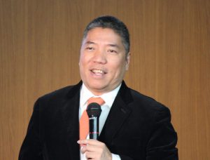 アテネオ・デ・マニラ大学准教授 アンベス・R・オカンポ